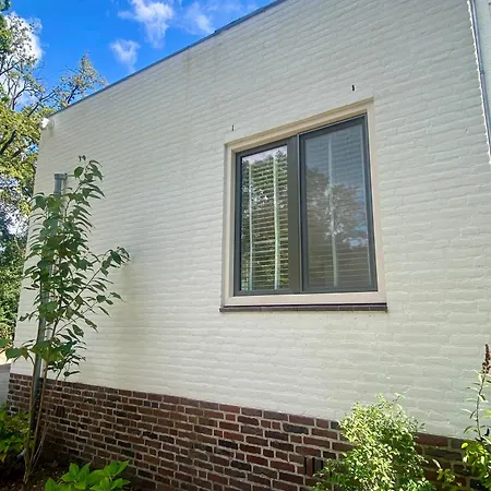 Zelfstandige Met Hottub Merselo