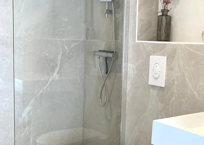 Zelfstandige Met Hottub Daire Merselo